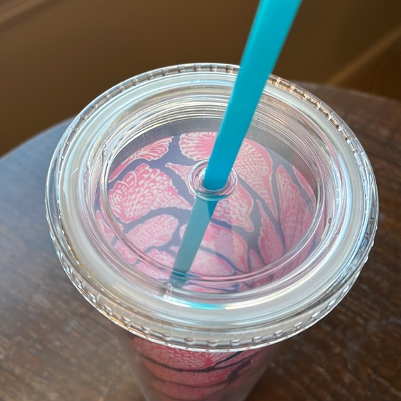 Tumbler with Straw in Cute as Shell by Lilly Pulitzer - Picture 4 of 9